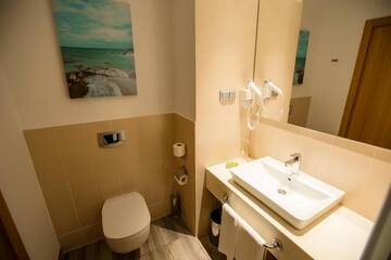 Фото номера Номер Делюкс для некурящих с 1 кроватью размера &quot;king-size&quot; Отель Holiday Inn - Aktau - Seaside г. Актау 11