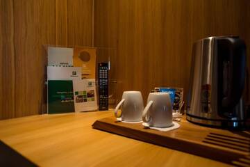 Фото номера Номер Делюкс для некурящих с 1 кроватью размера &quot;king-size&quot; Отель Holiday Inn - Aktau - Seaside г. Актау 16
