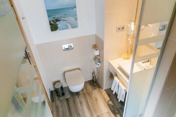 Фото номера Номер Делюкс для некурящих с 1 кроватью размера &quot;king-size&quot; Отель Holiday Inn - Aktau - Seaside г. Актау 14