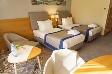 Фото номера Делюкс с 2 кроватями - Для некурящих Отель Holiday Inn - Aktau - Seaside г. Актау 7