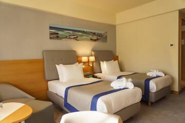 Фото номера Делюкс с 2 кроватями - Для некурящих Отель Holiday Inn - Aktau - Seaside г. Актау 4