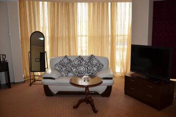 Фото номера Люкс с 1 спальней Отель Golden Palace г. Актау 3