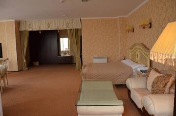 Фото номера Улучшенный люкс Отель Golden Palace г. Актау 3