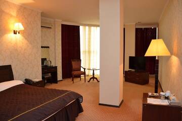 Фото номера Улучшенный люкс Отель Golden Palace г. Актау 6