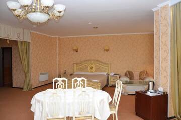 Фото номера Улучшенный люкс Отель Golden Palace г. Актау 4