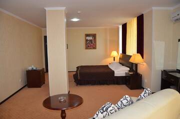 Фото номера Полулюкс Отель Golden Palace г. Актау 3