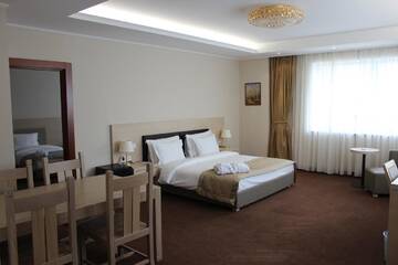 Фото номера Семейный люкс с балконом Отель Отель Caspian Riviera Grand Palace г. Актау 4